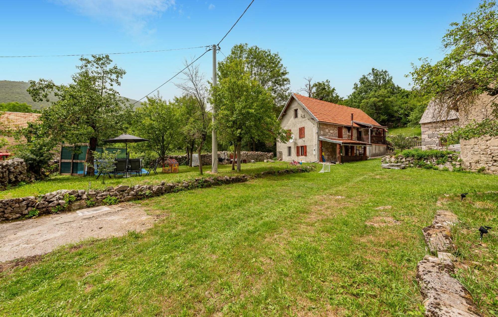 Pine Hill House * Gračac